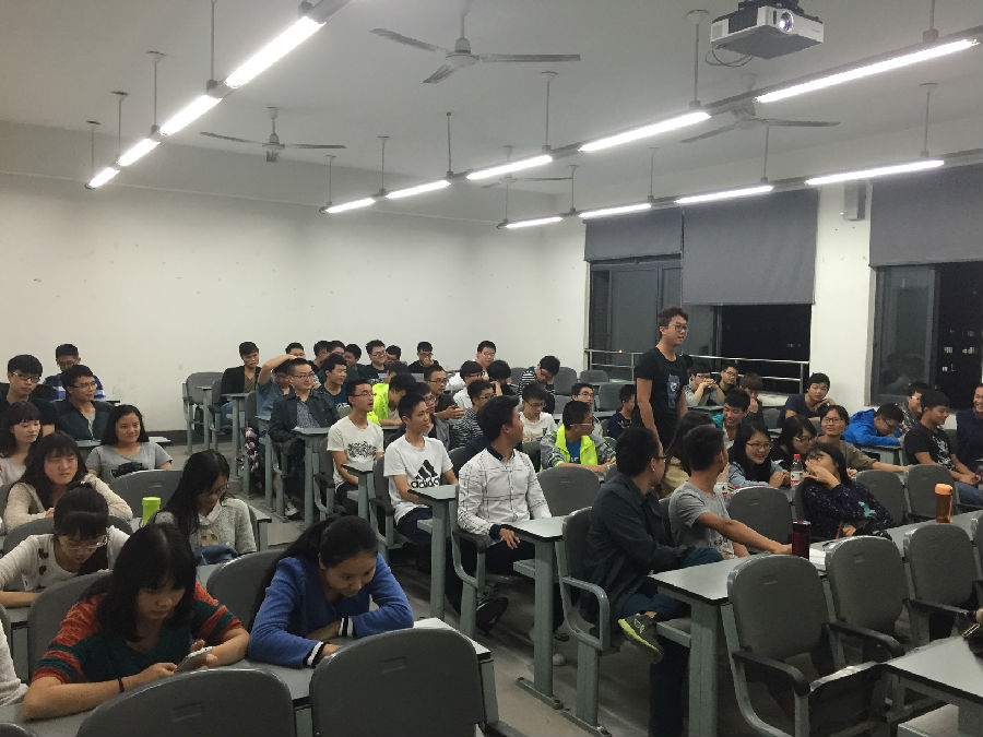 同学发言.JPG