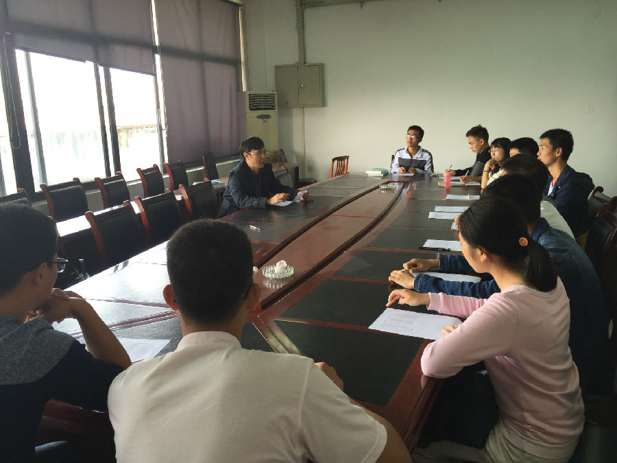 毕达平与勤工助学学生亲切座谈(1).JPG